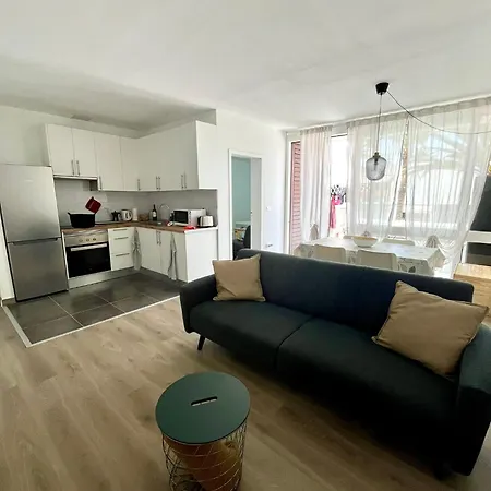 Apartament Piso F-primavera Gt *